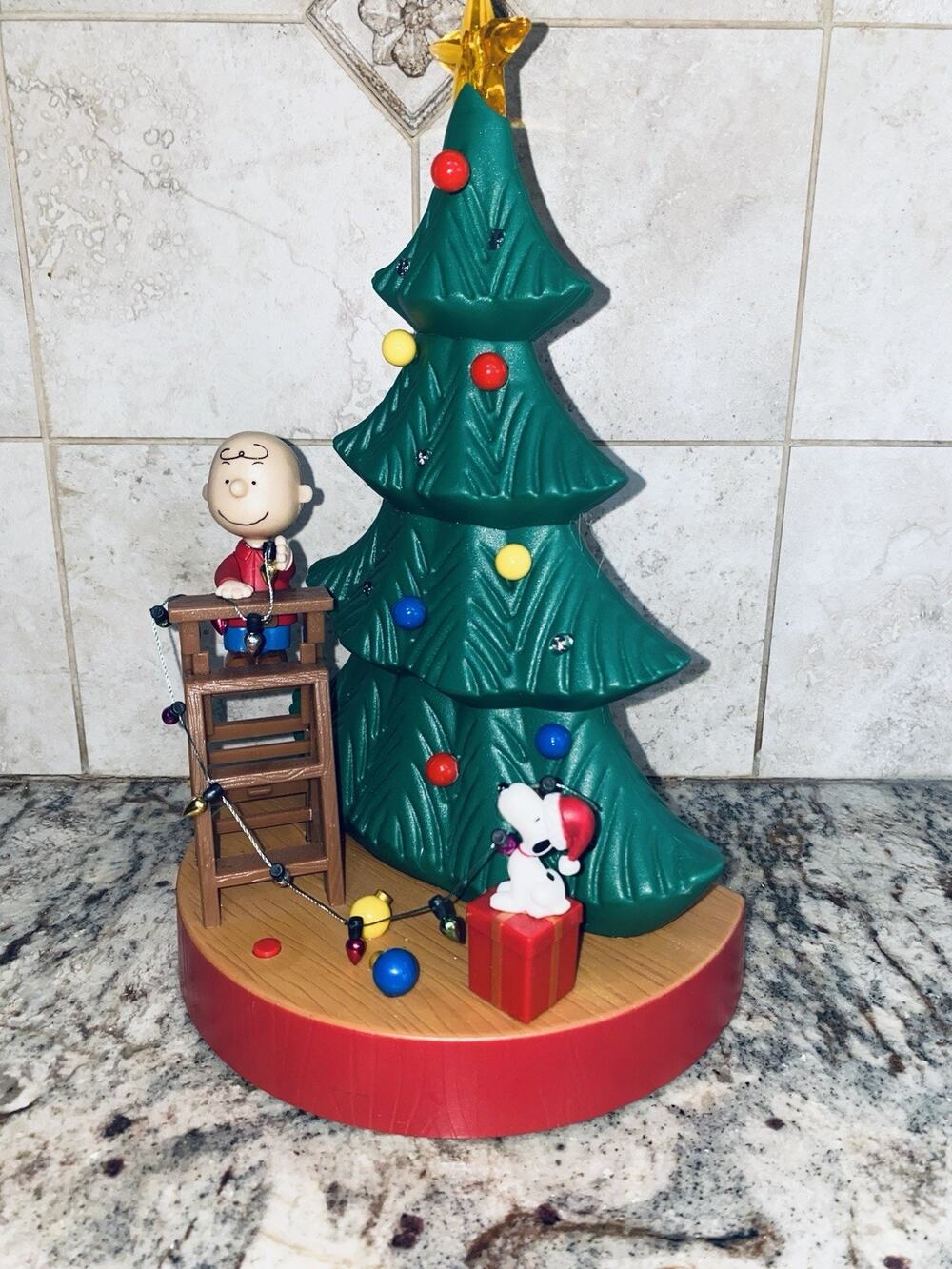 Peanuts 11” Animated Charlie Brown & Snoopy w/ Christmas Tree 2015 Kurt Adler